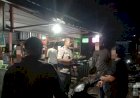 Respons-Cepat-Bhabinkamtibmas-Batuplat,-Tindaklanjuti-Laporan-Pria-Mabuk-Buat-Keributan-di-Warung-Nasi-Goreng.