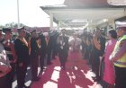 Kapolresta-Kupang-Kota-Pimpin-Wisuda-Purna-Bakti,-Dua-Perwira-Dilepas-dengan-Tradisi-Pedang-Pora.