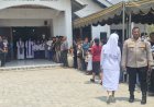 Polsek-Maulafa-Kawal-Pengantaran-Jenazah-Romo-Yakobus-Longa-menuju-Gereja-St.-Petrus-Haukoto.