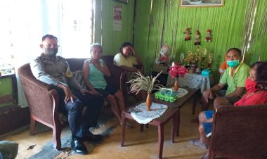 Bhabinkamtibmas-Kelurahan-Airnona,-Himbau-Warganya-Cegah-Virus-Corona