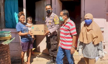 Mencegah-Kekurangan-Gizi,-Bhabinkamtibmas-Bersama-Petugas-Puskesmas-Kelurahan-Bakunase-II-Beri-Bantuan-Asupan-Gizi