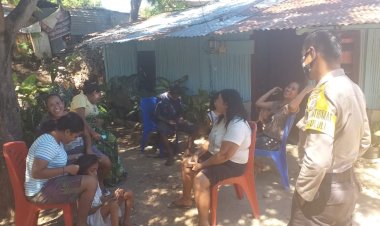 Demi-Cegah-Penularan-Virus-Corona,-Bhabinkamtibmas-Kelurahan-Fatululi-Berikan-Himbauan-Kepada-Warga-Agar-Tetap-Menggunakan-Masker