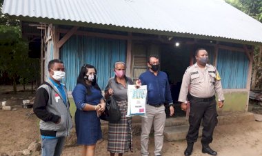 Bhabinkamtibmas-Kelurahan-Kolhua-Bersama-Tim-Bintang-Flobamora-Tupperware-Bagi-Masker-dan-Bantuan-Kepada-Warga-Kurang-Mampu