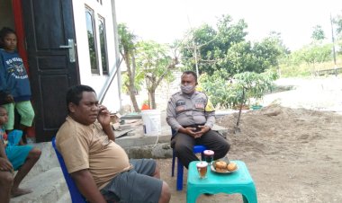 Lawan-Covid-19-Bhabinkamtibmas-Fatukoa-Himbau-Warga-Social-Distancing-dan-Tidak-Mudik