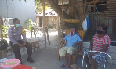 Cegah-Virus-Corona,-Bhabinkamtibmas-Kelurahan-Oebufu-Sambang-Warga-Ingatkan-Jaga-Kebersihan-dan-Tetap-Gunakan-Masker