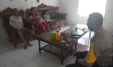 Di-Tengah-Pandemi-Covid-19,-Bhabinkamtibmas-Kelurahan-Fatufeto-Ingatkan-Masyarakat-Untuk-Tetap-Jaga-Kamtibmas