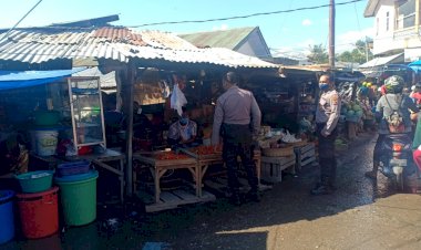 Satsabhara-Polres-Kupang-Kota-Gelar-Patroli-dan-Himbauan-New-Normal-di-Pasar-Oeba