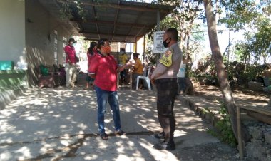 Bhabinkamtibmas-Kelurahan-Fatukoa-Sambangi-Posyandu-Beri-Imbauan-Tetap-Ikuti-Protokol-Kesehatan