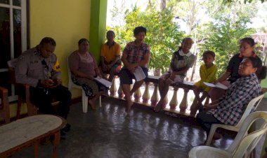 Himbau-Warga-Binaan-Tetap-Gunakan-Masker,-Bhabinkamtibmas-Kelurahan-Bello-Sambangi-Warga