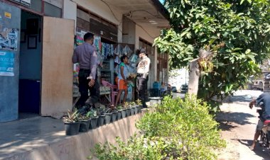 Sat-Sabhara-Polres-Kupang-Kota-Intens-Laksanakan-Patroli-di-Pasar,-Ajak-Warga-Patuhi-Protokol-Kesehatan