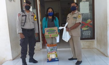 Babinkamtibmas-dan-Babinsa-kelurahan-Naimata-laksanakan-Pengamanan-dan-Pemantauan-Pembagian-Bansos