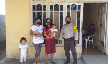 Edukasi-Adaptasi-Kebiasaan-Baru,-Bhabinkamtibmas-Kelurahan-Naikoten-II-Himbau-Warga-Laksanakan-Protokol-Kesehatan