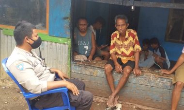 Sambangi-Warga,-Bhabinkamtibmas-Kelurahan-Oebobo-Himbau-Warga-Binaan-Laksanakan-Protokol-Kesehatan