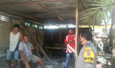 Sambangi-Warga,-Bhabinkamtibmas-Kelurahan-Sikumana-Himbau-Warga-Tetap-Gunakan-Masker