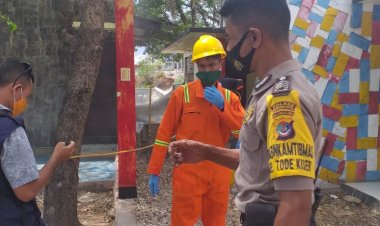 Babinkamtibmas-kelurahan-Todekisar-Pantau--kegiatan-penyemprotan-desinfektan-dari-PMI-propinsi-NTT