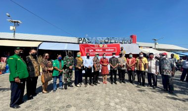 Cegah-Virus-Corona-Kapolres-Kupang-Kota-Bersama-Forkopimda-Laksanakan-Kampanye-Serentak-Pemakaian-Masker-di-Pasar-Oebobo