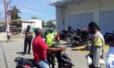 Bhabinkamtibmas-Polsek-Maulafa-Melaksanakan-Operasi-Yustisi-Penertiban-Penggunaan-Masker