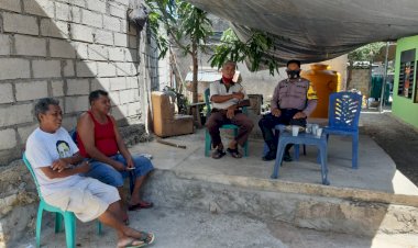 Sambangi-Tokoh-Masyarakat,-Bhabinkamtibmas-Ajak-Warga-Patuhi-Protokol-Kesehatan