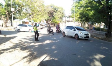 Sat-Lantas-Polres-Kupang-Kota-Himbau-Pengendara-Patuhi-Aturan-Lalu-Lintas-Dan-Penggunaan-Masker