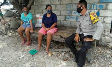 Laksanakan-Kegiatan-Rutin,-Bhabinkamtibmas-Keluruhan-Fatululi-Sambang-Dan-Patroli-Dialogis-Himbau-Patuhi-Protokol-Kesehatan