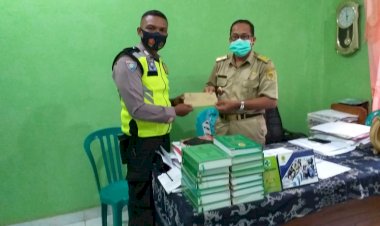 Bhabinkamtibmas-Kelurahan-Bakunase-II-Sambangi-Kantor-Lurah-Beri-Surat-Himbaun-Jelang-Natal-dan-Tahun-Baru-2021