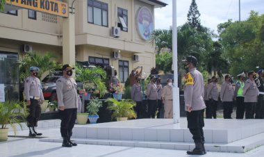 Kapolres-Kupang-Kota-Pimpin-Apel-Kesiapan-Pengamanan-Malam-Pergantian-Tahun-Baru-2021