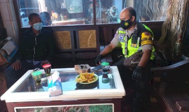 Sampaikan-Himbauan-Kamtibmas-Terkait-Pencegahan-Covid-19,-Bhabinkamtibmas-Kelurahan-Liliba-Sambang-Tokoh-Agama