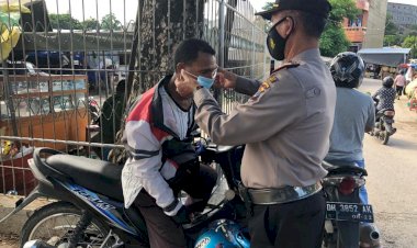 Sat-Binmas-Polres-Kupang-Kota-Laksanakan-Himbauan Dan-Pendisiplinan-Protokol-Kesehatan-Di-Pasar-Inpres-Naikoten-1