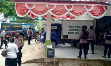PERSONIL-POLRES-KUPANG-KOTA-KAWAL-PENYERAHAN-DAN-PERGESERAN-VAKSIN-COVID-19-UNTUK-WILAYAH-KOTA-KUPANG-DARI-INSTALASI-FARMASI-DINKES-PROV.-NTT-KEPADA-DINKES-KOTA-KUPANG.
