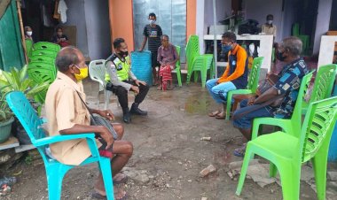 Bhabinkamtibmas-Kelurahan-Fatululi-Himbau-Warga-Agar-tidak-Berkerumun-dan-Tetap-Patuhi-Protokol-Kesehatan