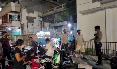 Personel-Polsek-Oebobo-Polres-Kupang-Kota-Laksanakan-Operasi-Yustisi-Penertiban-Protokol-Kesehatan