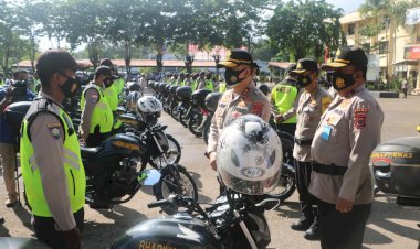 Apel-Serentak-Bhabinkamtibmas-Polres-Kupang-Kota-Bersama-Tenaga-Kesehatan-Polri-Sebagai-Tracer--dan-Vaksinator-Covid-19-di-Mapolda-NTT