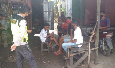 Bhabinkamtibmas-Ajak-Dan-Himbau-Warga-Masyarakat-Disiplin-Dan-Patuhi-Protokol-Kesehatan-Cegah-Penyebaran-Covid-19