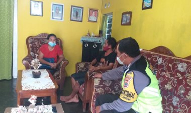 Cegah-Penyebaran-Covid-19,-Bhabinkamtibmas-Kelurahan-Airnona-Himbau-Warga-Patuhi-Protokol-Kesehatan