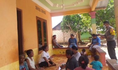 Tak-Bosan-Bosannya-Bhabinkamtibmas-Kelurahan-Naioni-Ajak-Warga-Patuhi-Protokol-Kesehatan