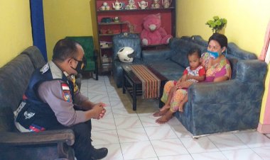 Saat-Bhabinkamtibmas-Kelurahan-Nunleu-Sambang-dan-Himbau-Warga-Patuhi-Protokol-Kesehatan