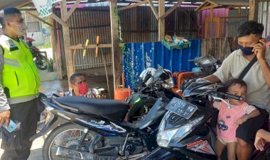 Sambang-Dan-Patroli-Dialogis-Bhabinkamtibmas--Kelurahan-Oeba-Himbaun-Patuhi-Protokol-Kesehatan