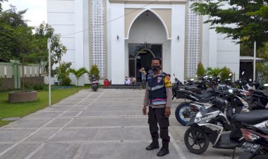 Pastikan-Giat-Ibadah-Berjalan-Dengan-Aman-Dan-Tetap-Terapkan-Protokol-Kesehatan,-Babinkamtibmas--Manulai-2-Laksanakan-Pengamanan-Ibadah-Umat-Islam-Di-Masjid-Nur-Musafir