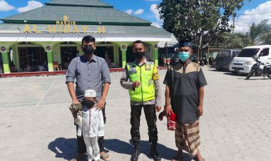 Bhabinkamtibmas-Kelurahan-Oesapa-Ingatkan-Warga-Terapkan-Protokol-Kesehatan-di-Masjid