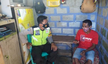 Keliling-Wilayah-Binaan,-Bhabinkamtibmas-Kelurahan-Solor-Himbau-Warganya-Tetap-Patuhi-Prokes