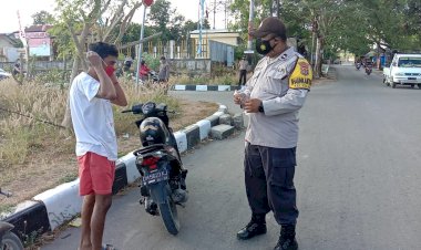 Laksanakan-Penertiban-Protokol-Kesehatan-Anggota-Polsek-Maulafa-Tegur-Warga-Yang-Beraktivitas-Tidak-Menggunakan-Masker