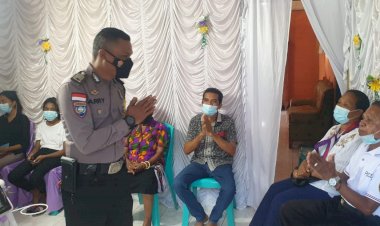 Ikut-Berbelasungkawa,-Bhabinkamtibmas-Kelurahan-Bakunase-2-Sambagani-Warganya-Yang-Berduka