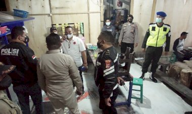 Polres-Kupang-Kota-Bersama-Instansi-Pemerintah-Melaksanakan-Patroli-PPKM-Serta-Berikan-Edukasi-Protokol-Kesehatan