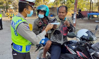 Sat-Lantas-Polres-Kupang-Kota-Laksanakan-Giat-Dikmas-Tentang-Tertib-Lalin-Dan-Himbau-Patuhi-Protokol-Kesehatan