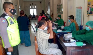 Babinkamtibmas-Polres-Kupang-Kota-Laksanakan-Pam-Kegiatan-Vaksin-Tahap-2