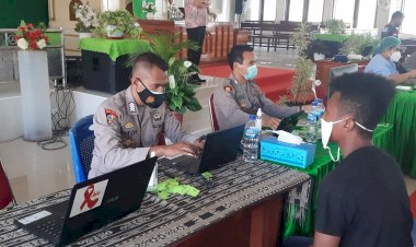 Mendukung-Program-Pemerintah-Pusat-Yakni-Percepatan-Vaksinasi-Covid-19-Bagi-Masyarakat-Kota-Kupang,Polres-Kupang-Kota-kembali-Mengelar-Vaksinasi
