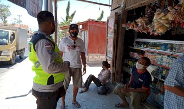 Patroli-Dialogis-Bhabinkamtibmas-Kelurahan-Oeba-Himbaun-Patuhi-Protokol-Kesehatan