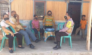 Bhabinkamtimas-Kelurahan-Lasiana-Himbu-Warga-Binaannya-Tetap-Jaga-Kamtibmas-dan-Taat-Prokes