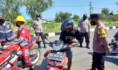 Pendisiplinan-Penggunaan-Masker,-Personel-Polsek-Maulafa-Tegur-Dan-Himbau-Warga-Yang-Beraktivitas-Tidak-Menggunakan-Masker