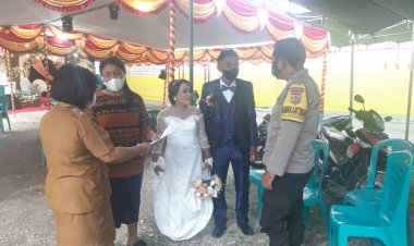Pastikan-Protokol-Kesehatan-Diterapkan,-Bhabinkamtibmas-Kelurahan-Kayu-Putih-Pantau-Acara-Resepsi-Pernikahan